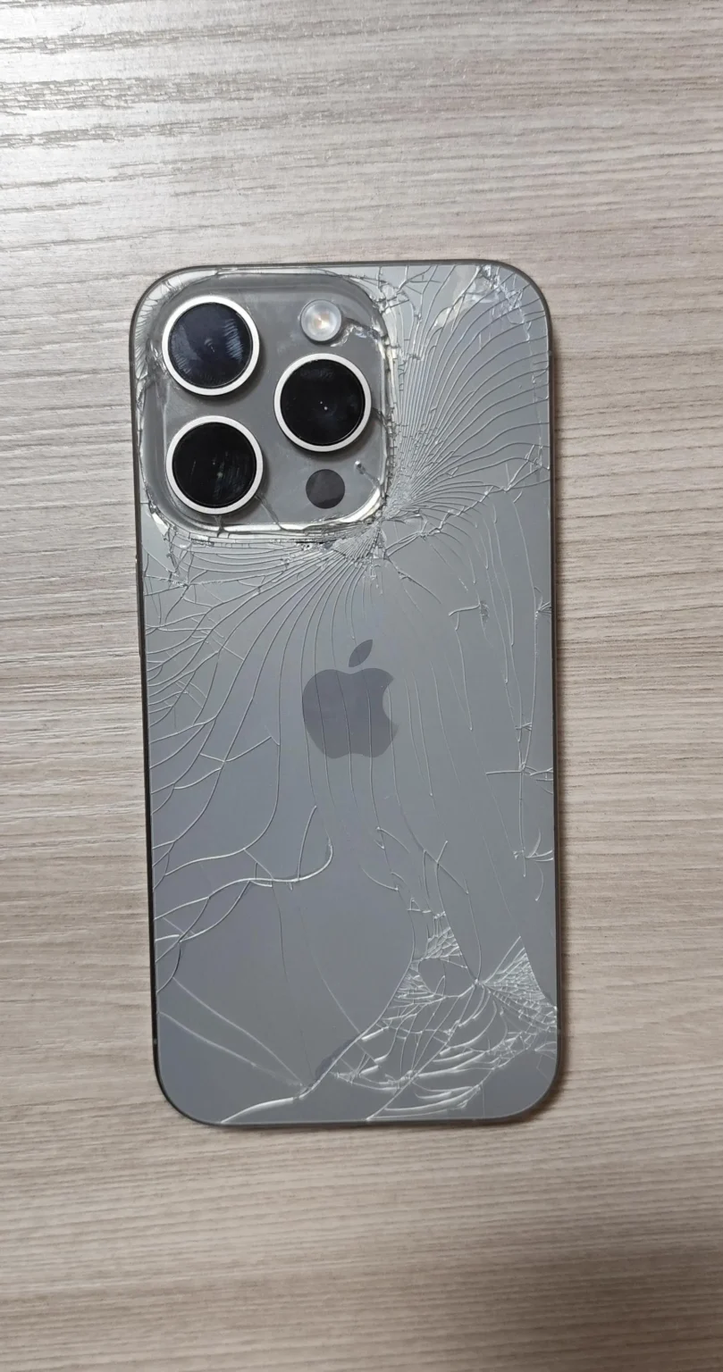 Замена задней крышки iPhone 15 Pro в Алматы